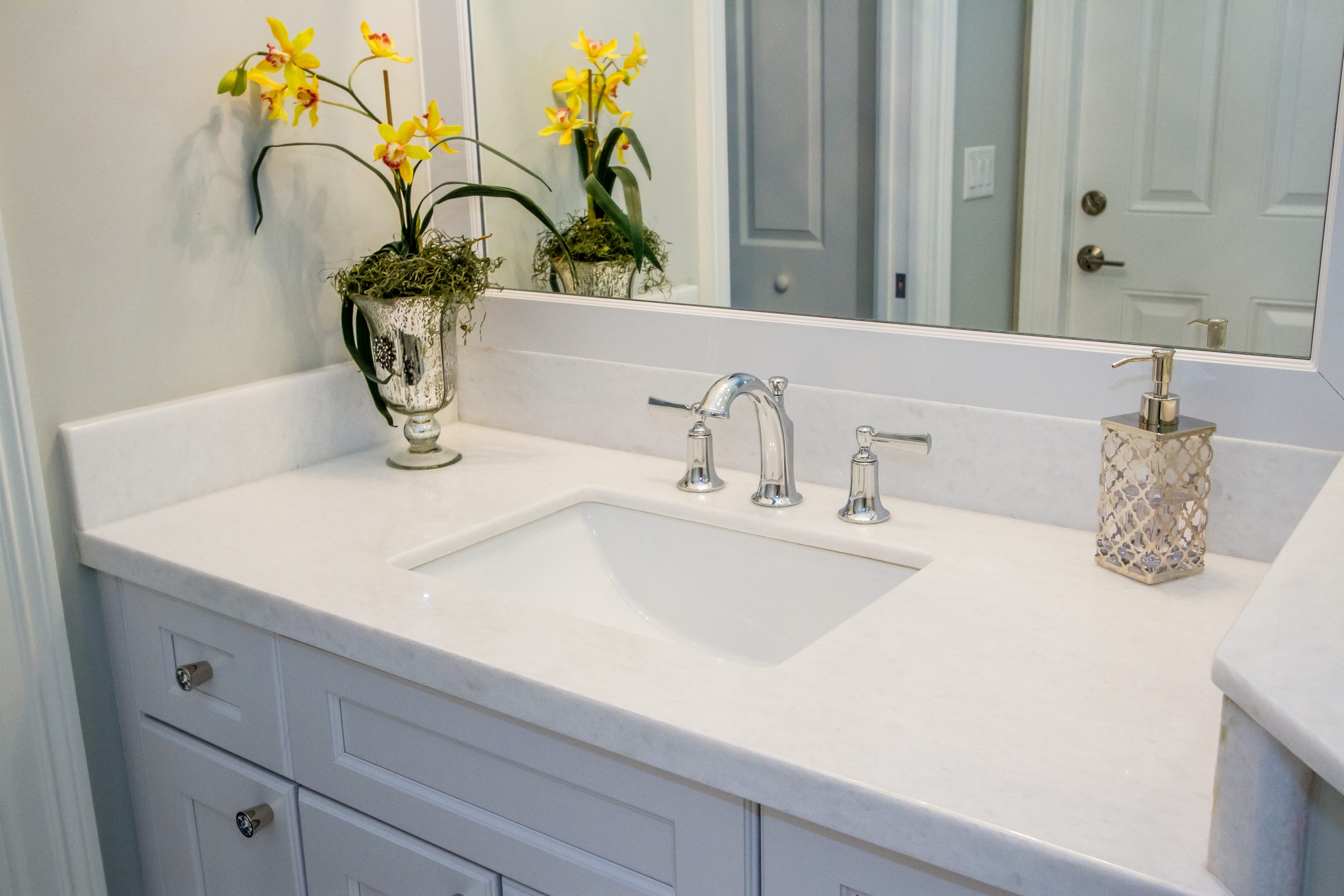 white marble bathroom countertops